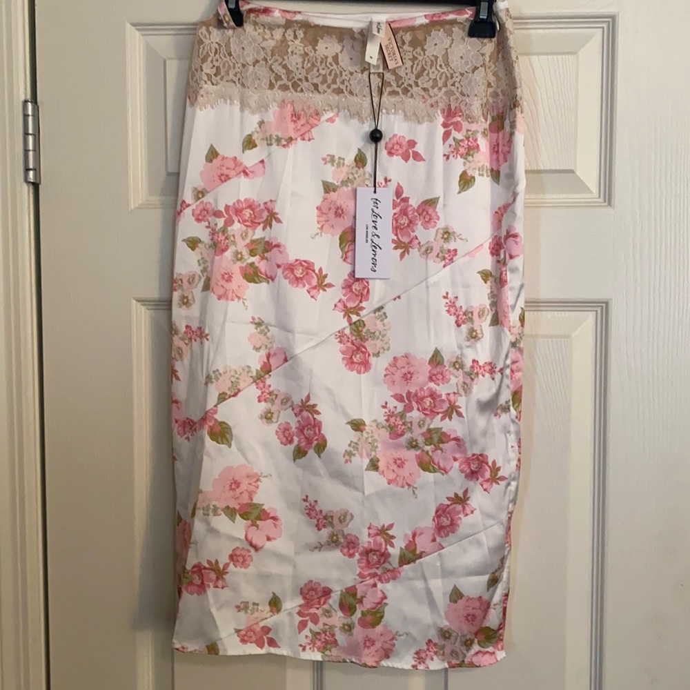 Victoria’s Secrets for Love of Lemon pink and white flowered skirt size M